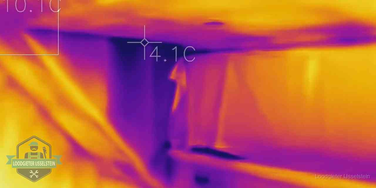 Thermografie bij lekdetectie in IJsselstein Warmtebeeldopname van een vloerconstructie tijdens lekdetectie in IJsselstein